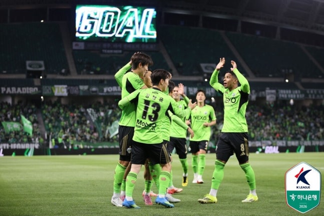'이명주-이동률 연속골' 인천, 전북 원정서 2-1 역전승...3경기 만의 승리